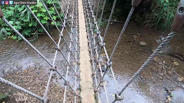 吊橋下溪水很淺 - 三貂嶺步道